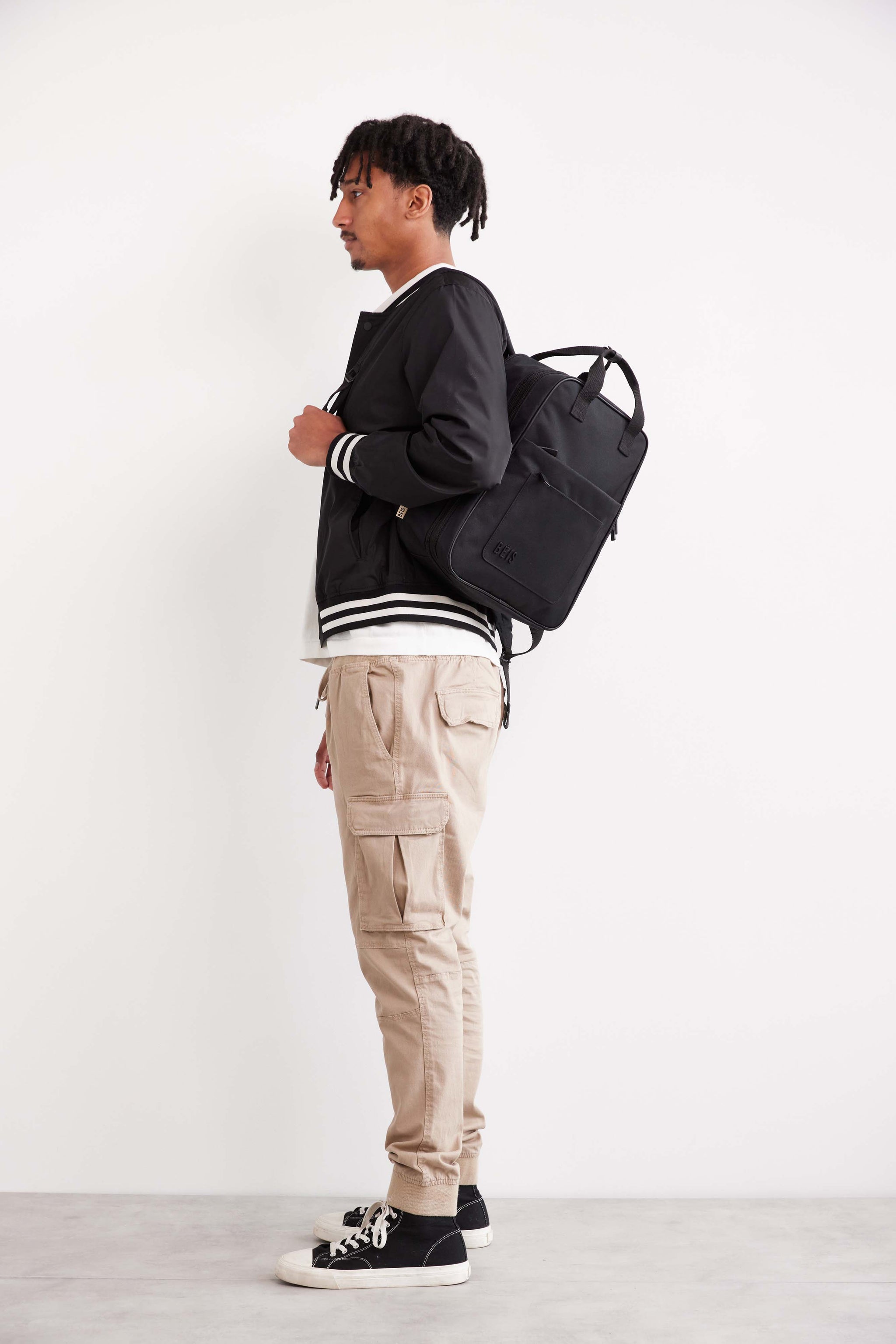BÉIS 'The Expandable Backpack' in Black Laptop Backpack In Black