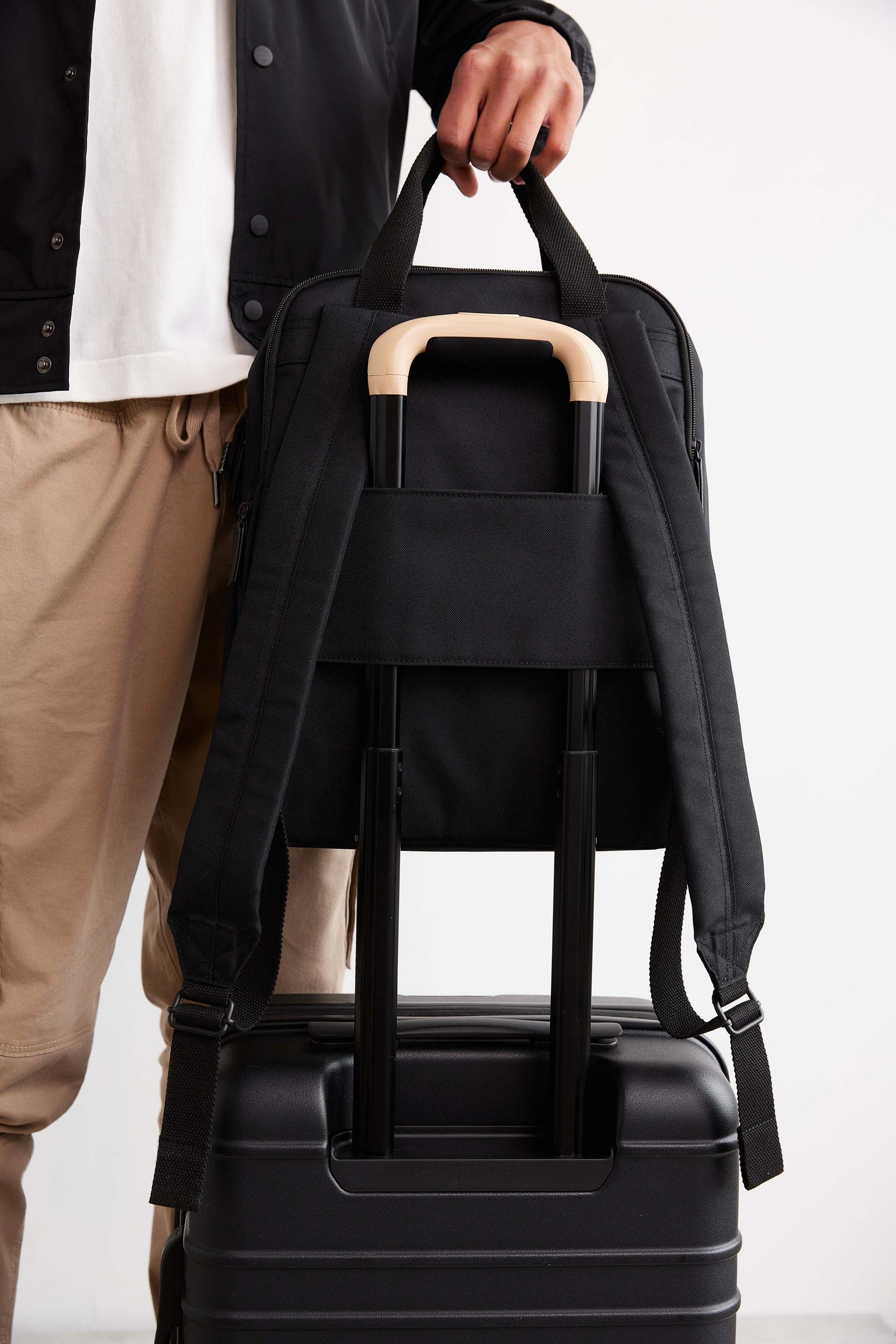 BÉIS 'The Expandable Backpack' in Black Laptop Backpack In Black