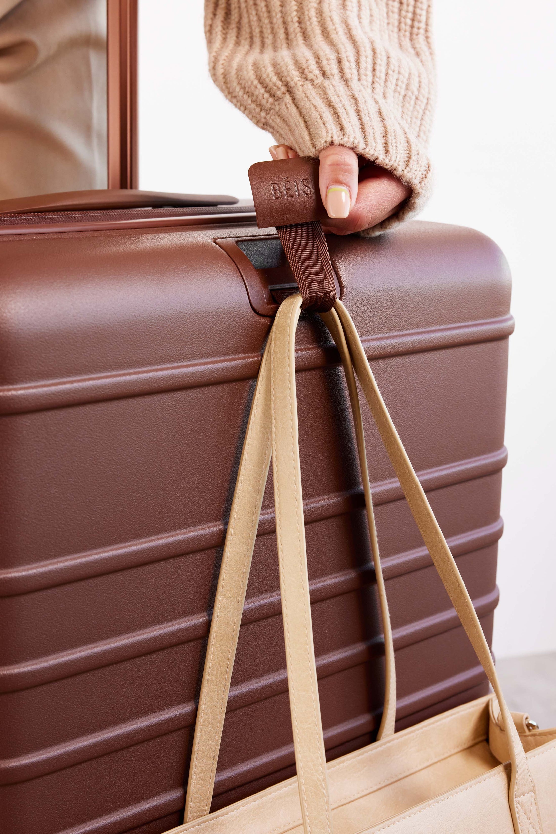 BÉIS 'The Medium Check-In Roller' in Maple - Brown 26 inch Medium Rolling Luggage & Checked Suitcase