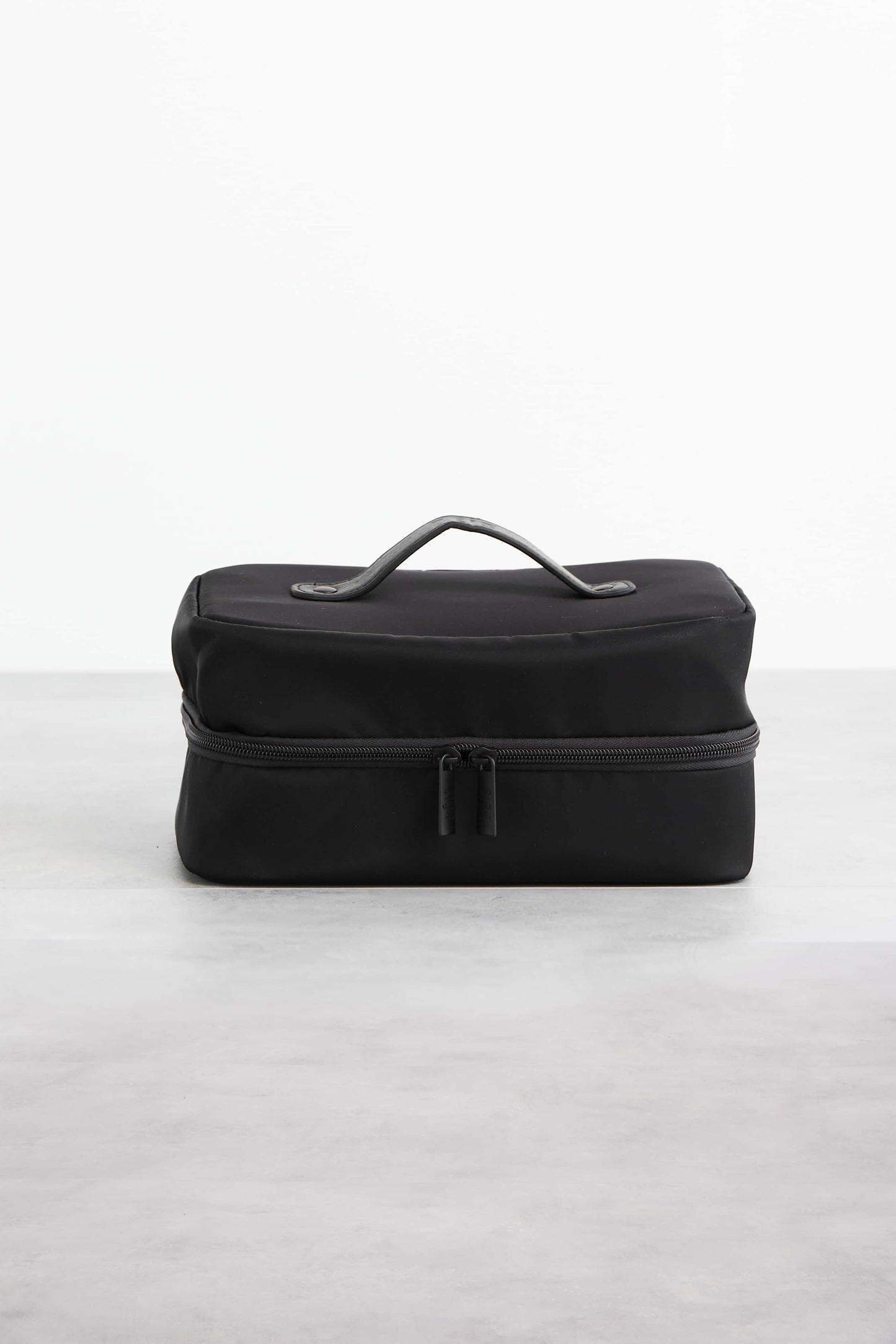 Hanging Cosmetic Case Black Front
