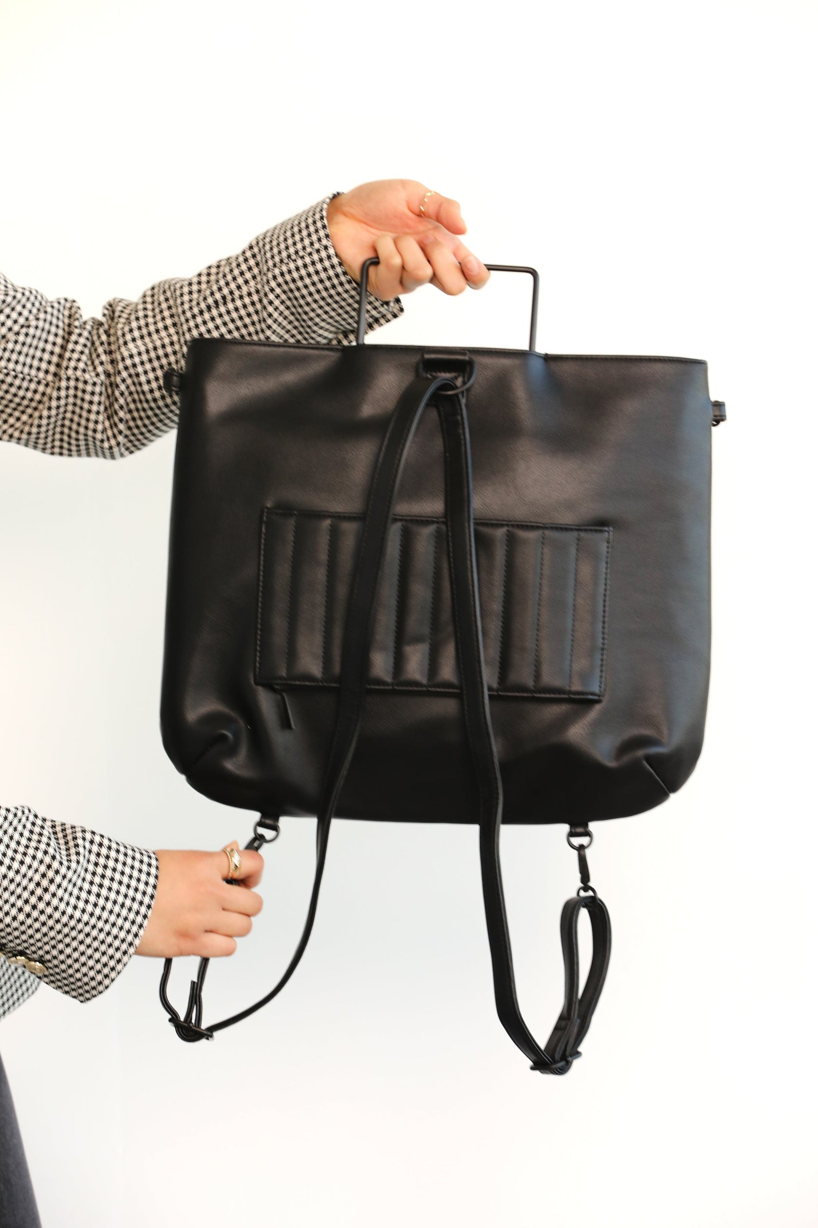BÉIS 'The Messenger Backpack' in Black - Stylish Backpacks For Work