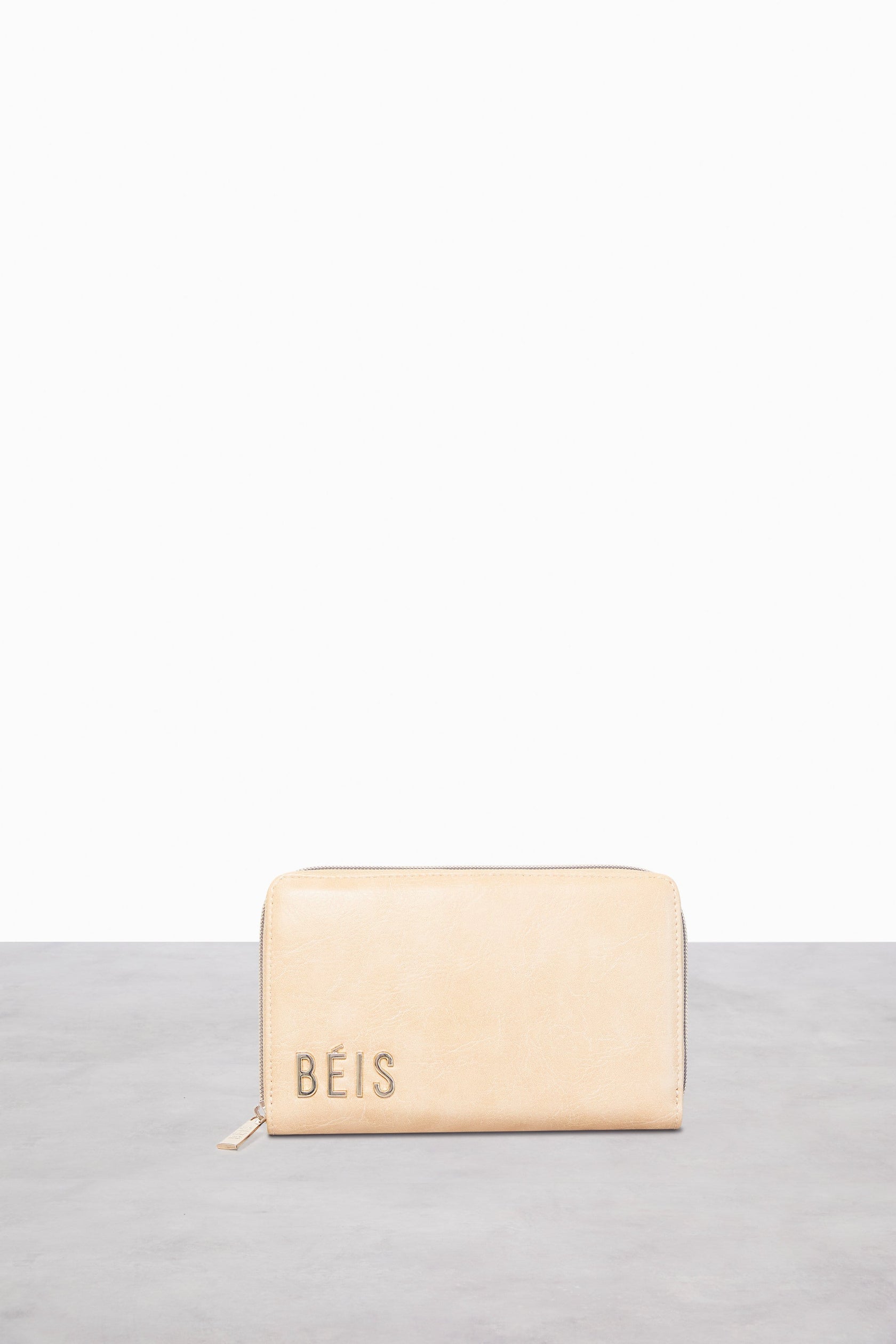 BÉIS 'The Travel Wallet' in Beige Travel Wallet & Travel Clutch