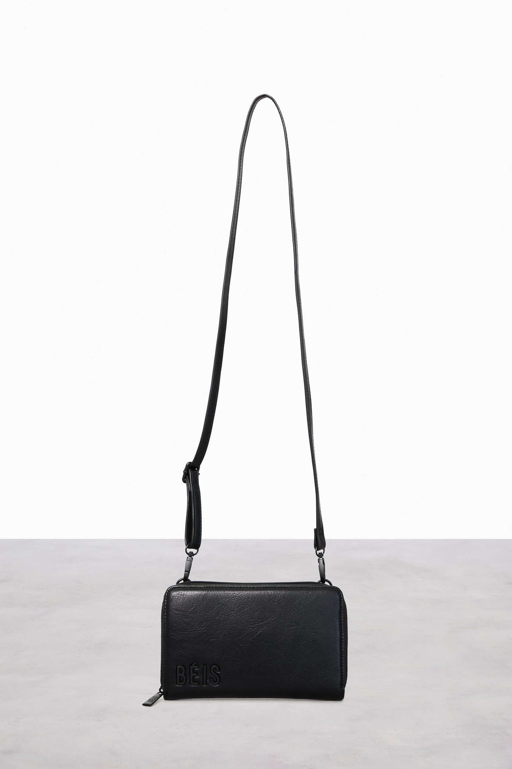 BÉIS 'The Travel Wallet' in Black Passport Wallet For Traveling