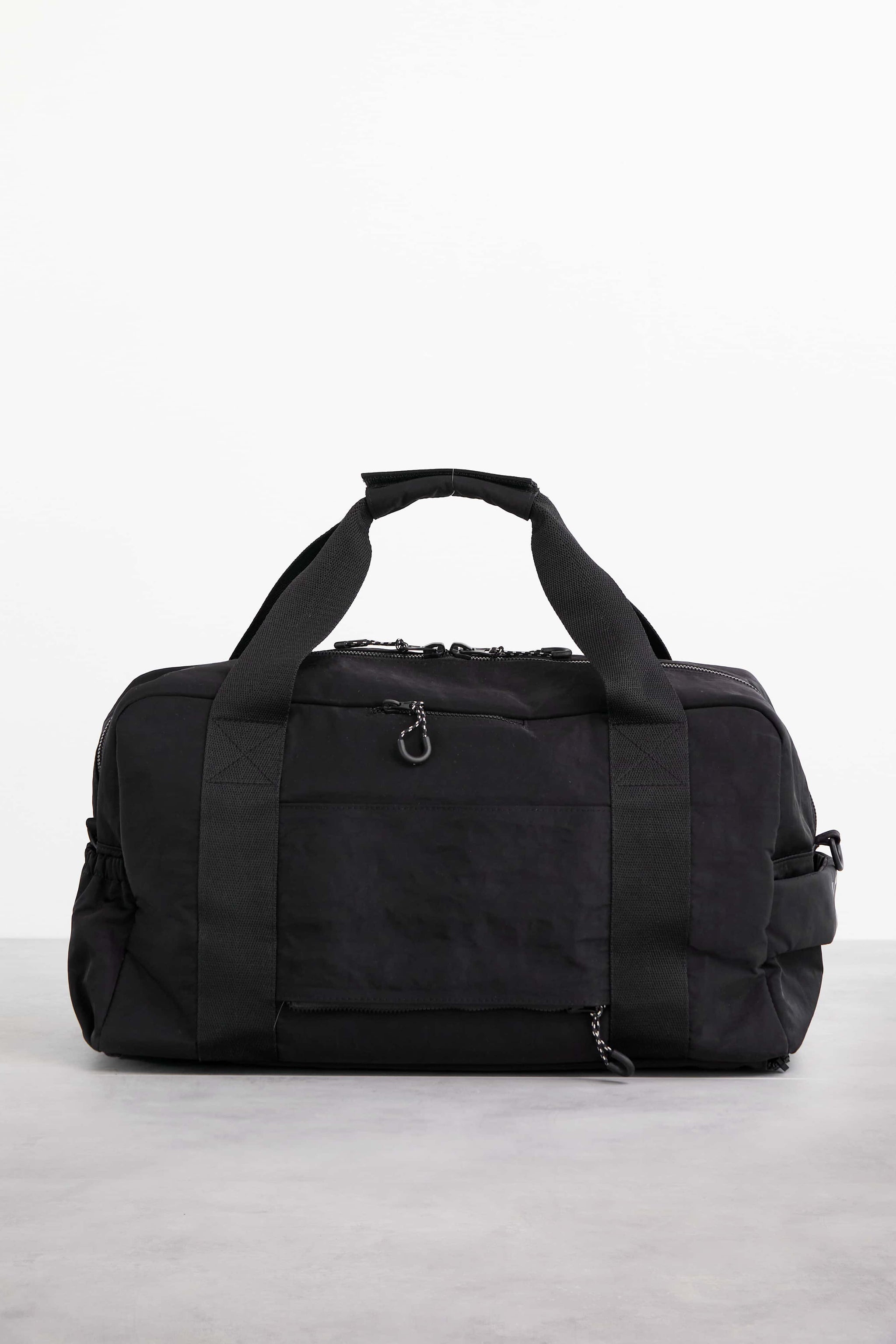 BÉIS 'The Sport Duffle' in Black - Black Gym Duffle Bag