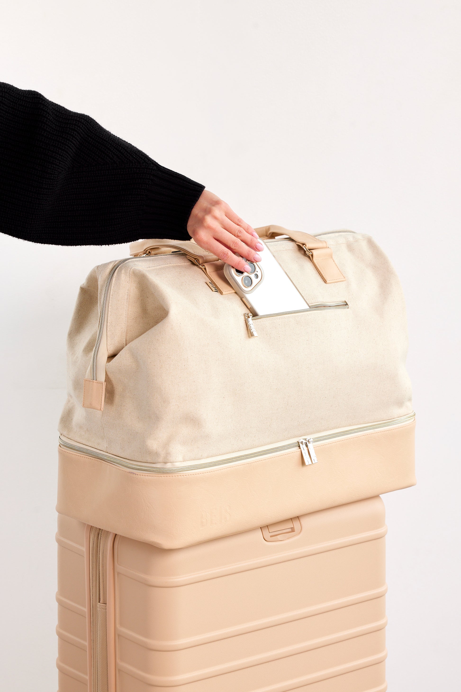 Beis Weekend Travel Bag in Beige