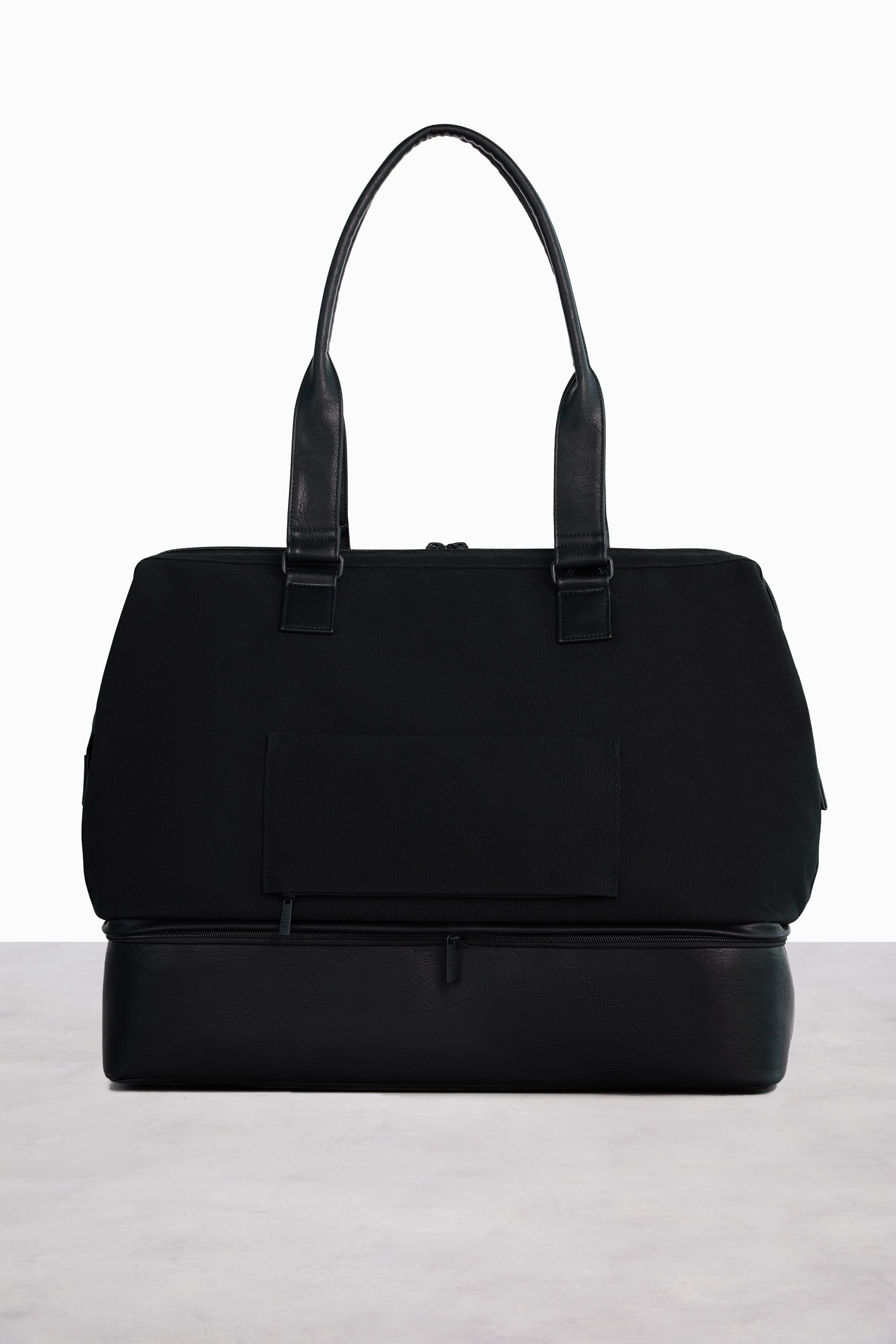 Béis 'The Weekender' in Black - Black Travel Bag & Overnight Bags