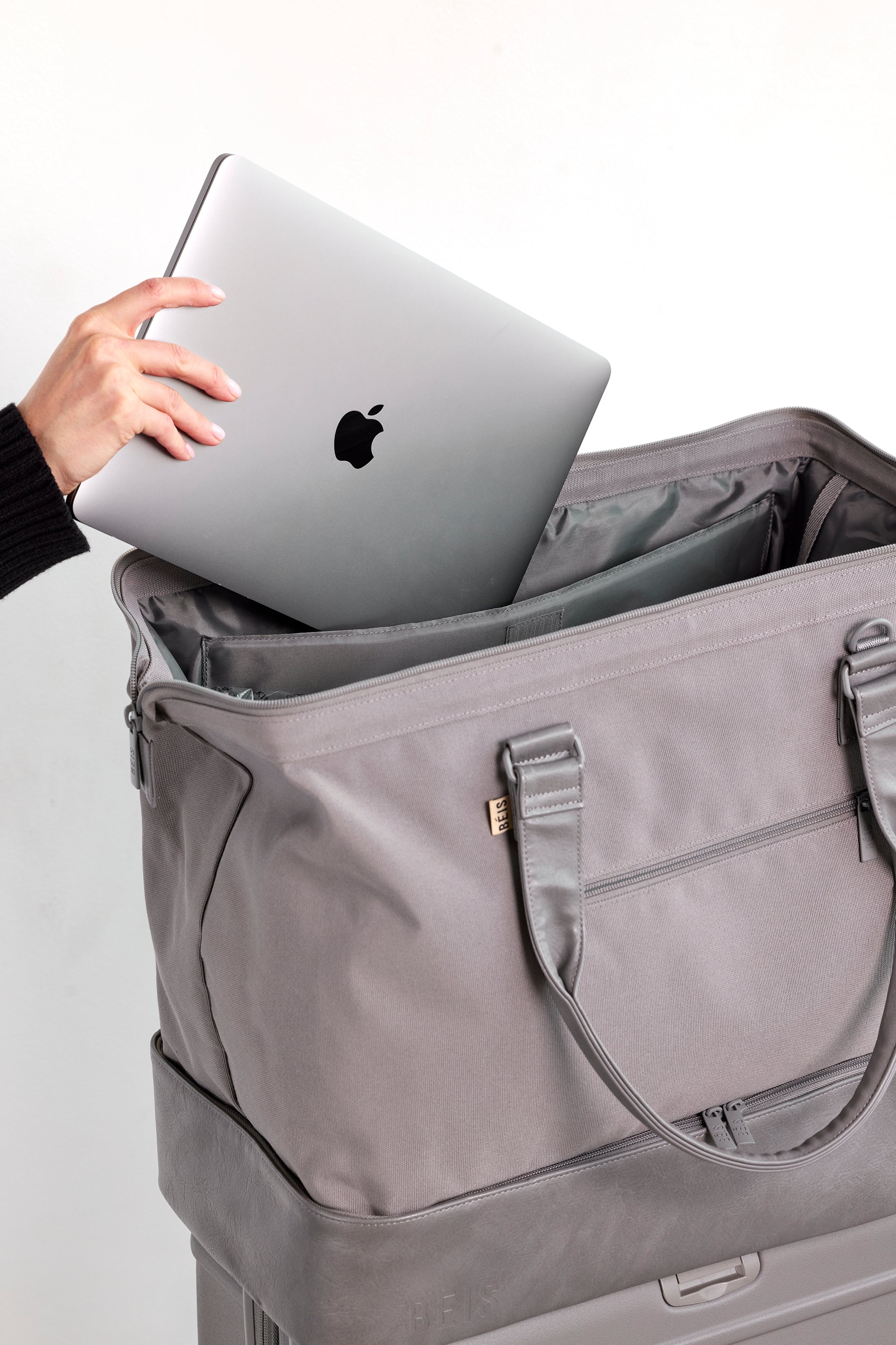 BÉIS 'The Weekender' in Grey Grey Travel Bag & Duffle Bag