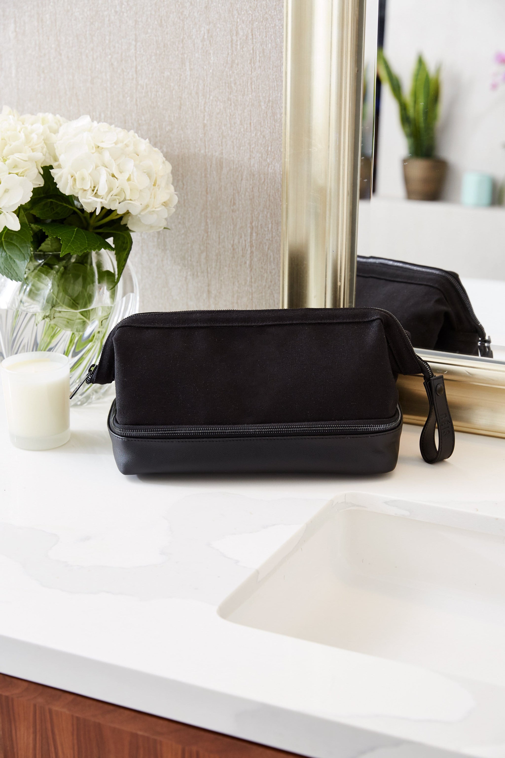 BÉIS 'The Dopp Kit' in Black Travel Dopp Kit For Toiletries