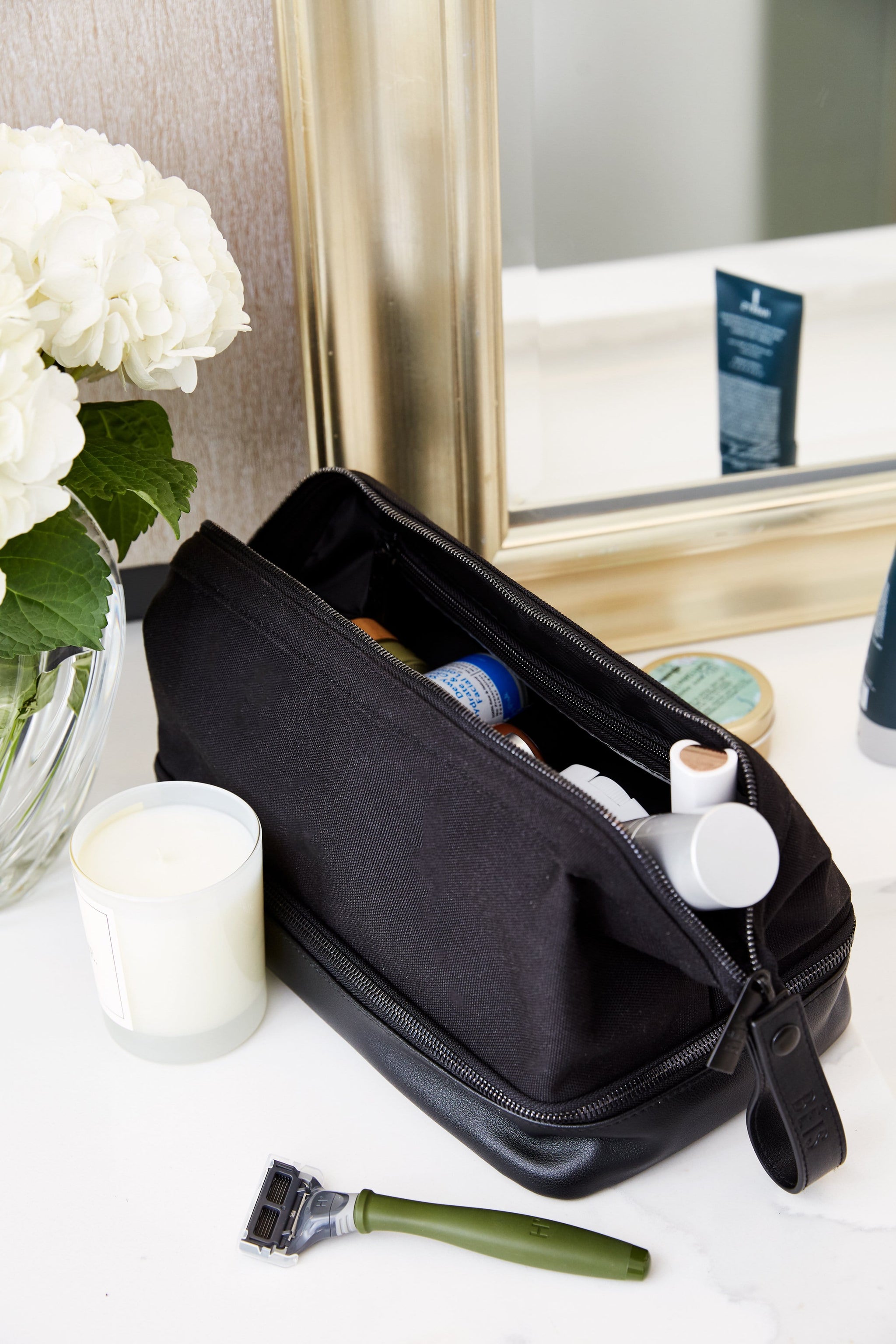 BÉIS 'The Dopp Kit' in Black Travel Dopp Kit For Toiletries