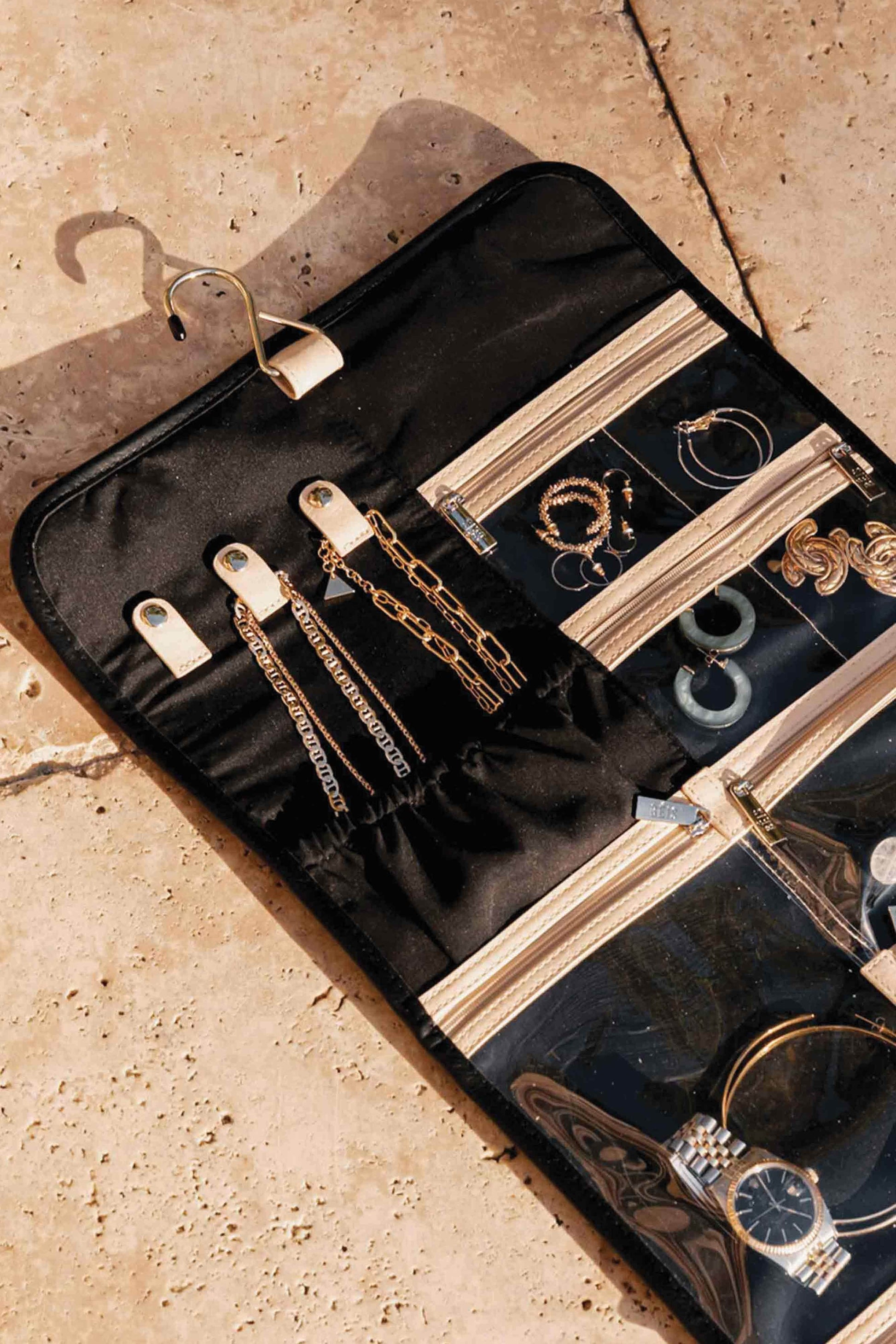 close up of the jewelry case in black