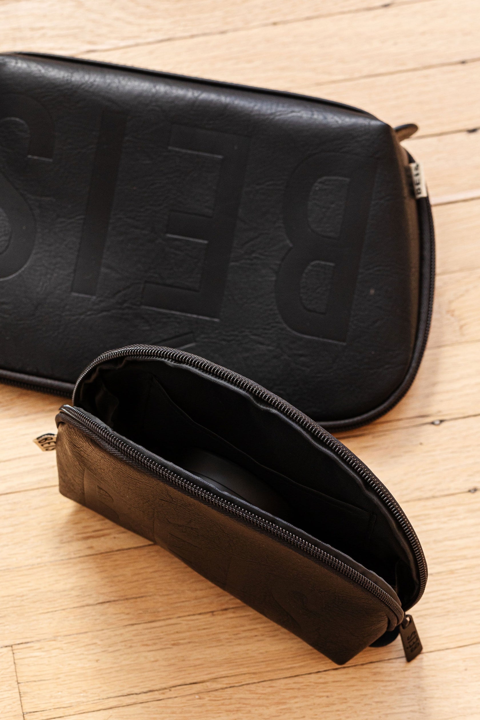 BÉIS 'The Cosmetic Pouch Set' in Black - Makeup Bag Set & Cosmetic ...