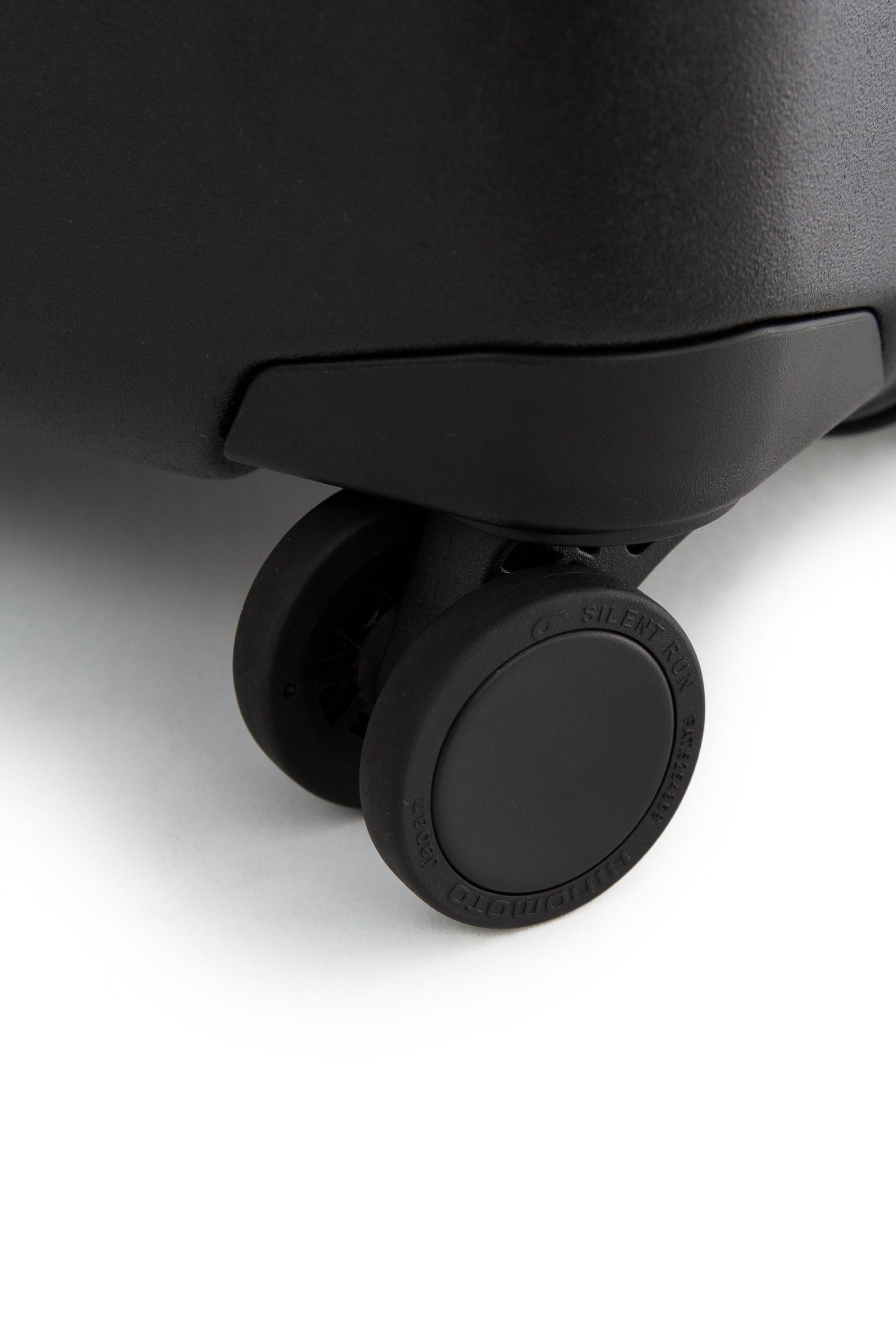 BÉIS 'The 29" Large CheckIn Roller' in Black 29 Inch Roller Luggage