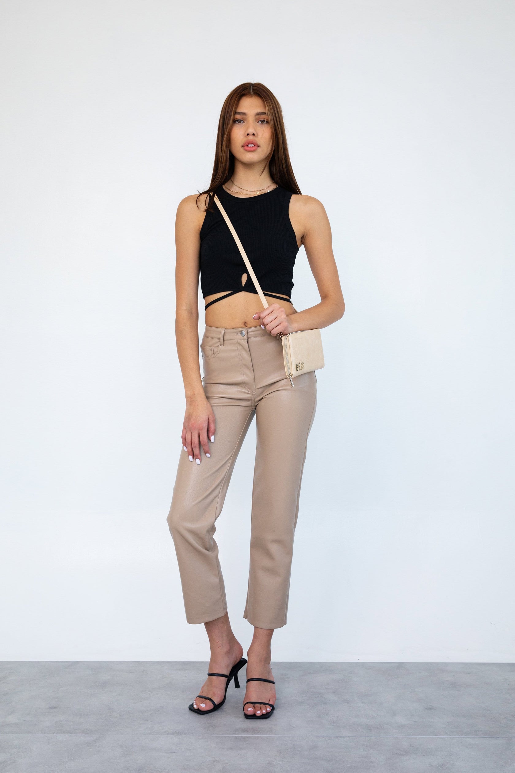 BÉIS 'The Travel Wallet' in Beige Travel Wallet & Travel Clutch