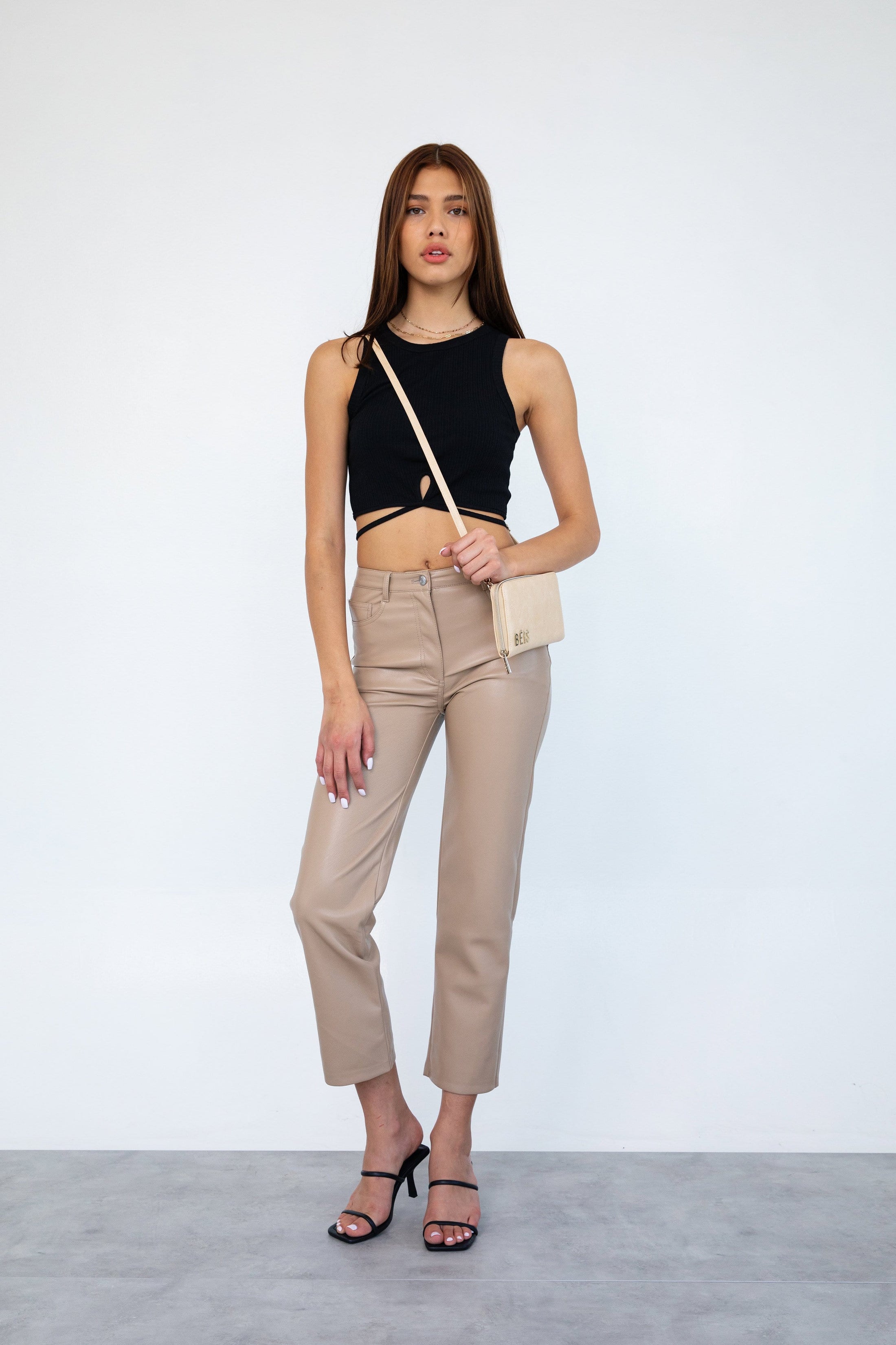 BÉIS 'The Travel Wallet' in Beige Travel Wallet & Travel Clutch