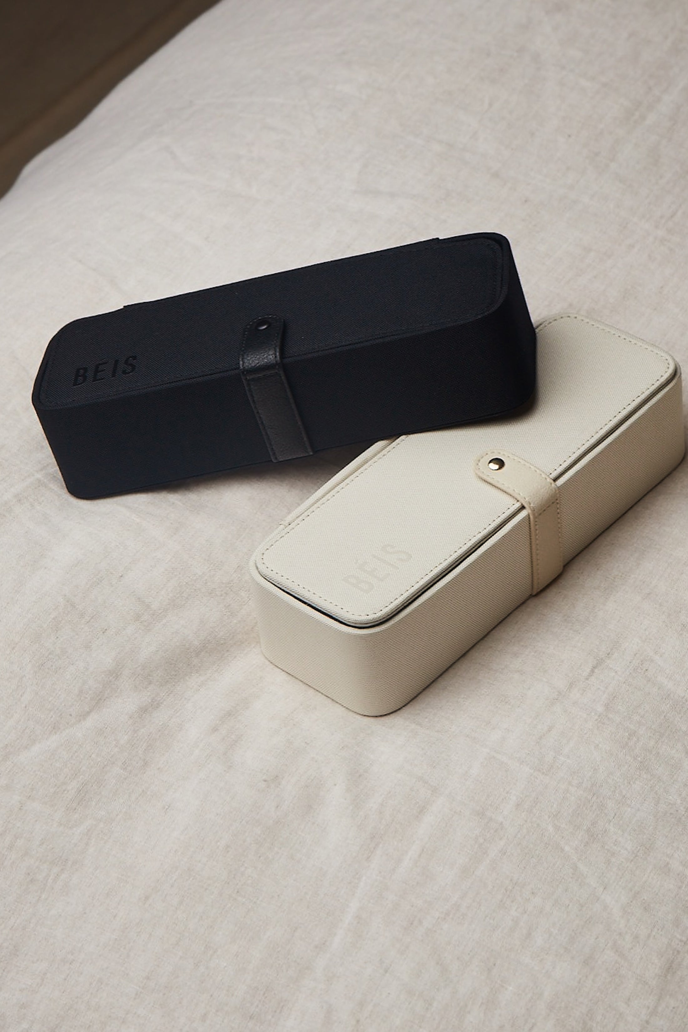 BÉIS 'The Jewelry Case' in Black Small Travel Jewelry Case